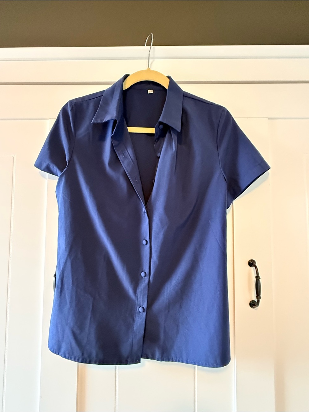 Women’s Short-Sleeve Button-Down Shirt in Deep Blue